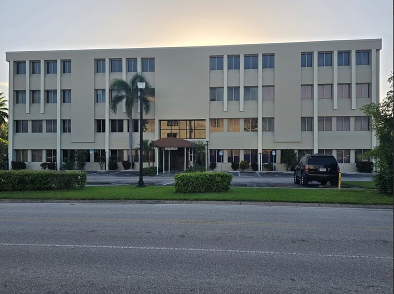 More Photos Of 3949 Evans Ave, Fort Myers Medical For Sale