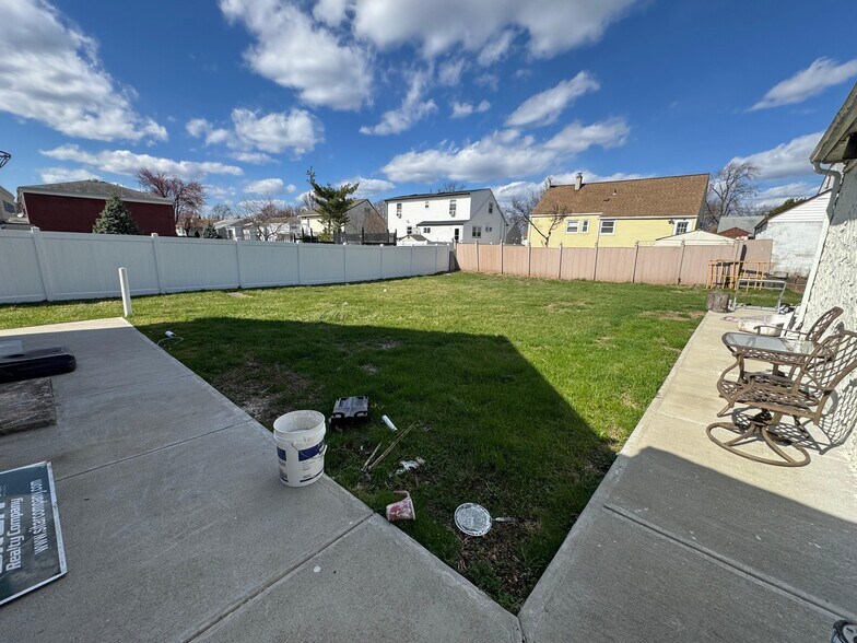 More Photos Of 800 Green St, Iselin Storefront Retail Residential For Sale