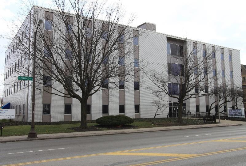 More Photos Of 899 E Broad St, Columbus Medical For Lease