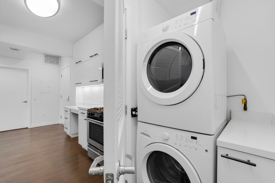 More Photos Of 525 Santa Monica Blvd, Santa Monica Apartments For Sale