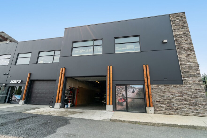 More Photos Of 1030 Oyster Drive Dr, Ladysmith Freestanding For Sale