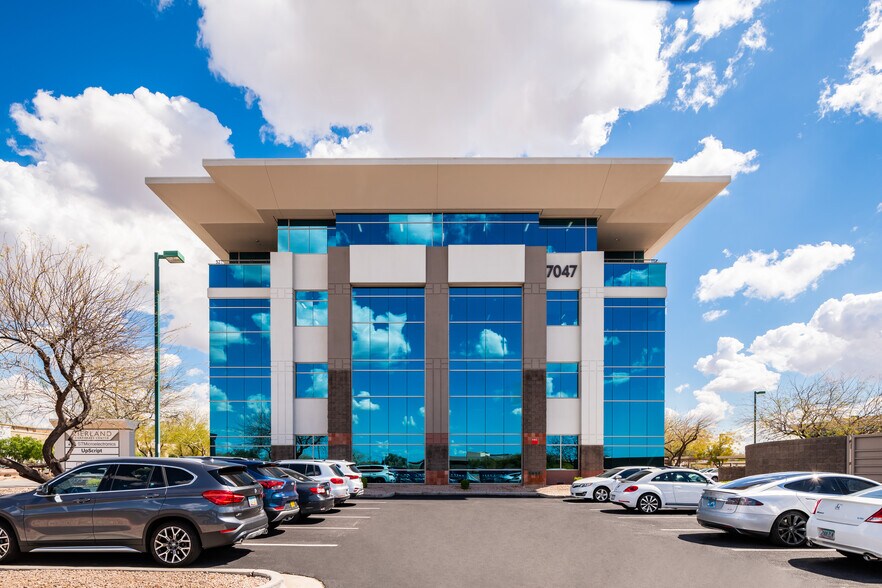 More Photos Of 7047 E Greenway Pky, Scottsdale Office For Lease