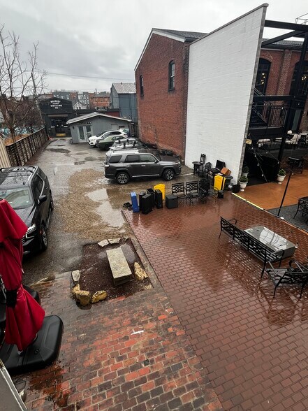 More Photos Of 610 E Market St, Louisville Freestanding For Sale