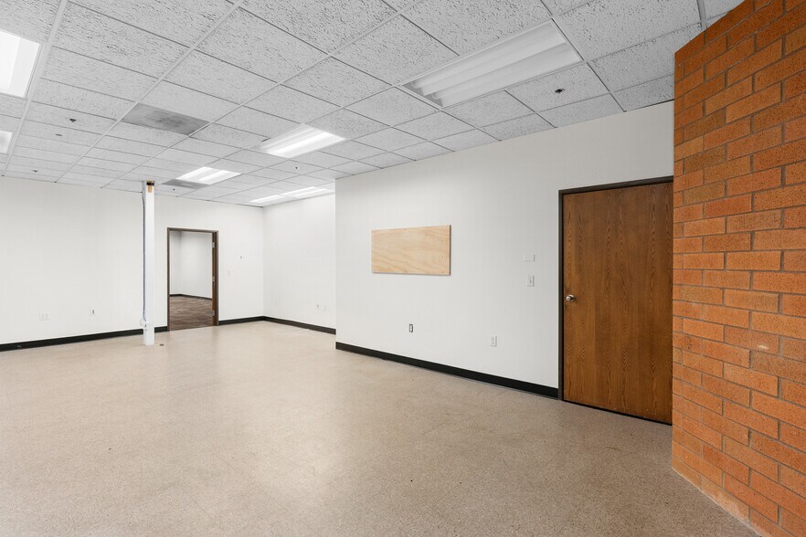 More Photos Of 9810-9850 E Burnside St, Portland Storefront Retail Office For Lease