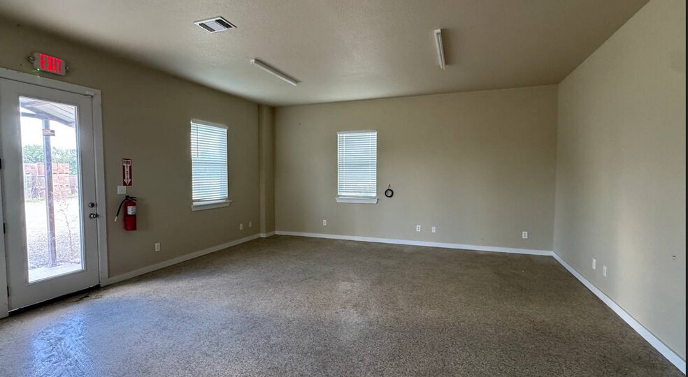 More Photos Of 7412-7420 Buttrum Way, New Braunfels Warehouse For Lease