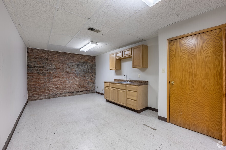 More Photos Of 816 5th Ave, Pittsburgh Office For Sale