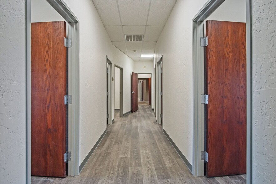 More Photos Of 2412 Palmer Cir, Norman Office For Sale