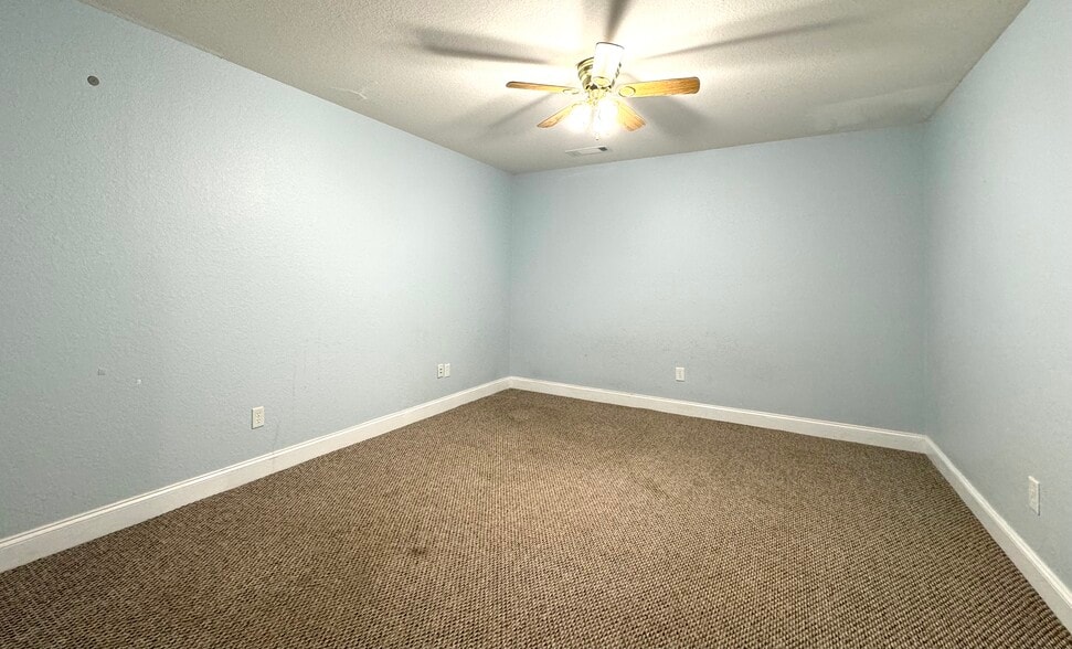More Photos Of 144 Commerce Pky, Cornelia Flex For Sale