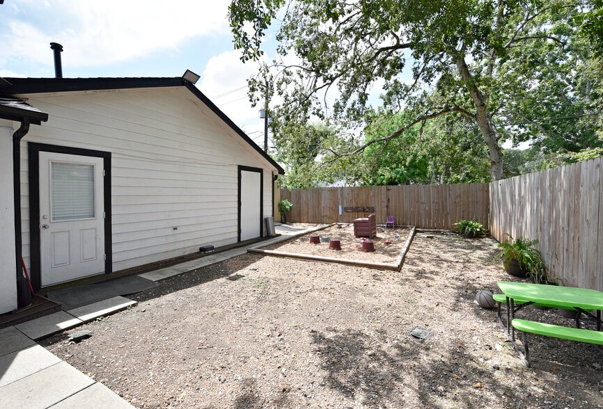 More Photos Of 1220 Mulcahy St, Rosenberg Religious Facility For Sale