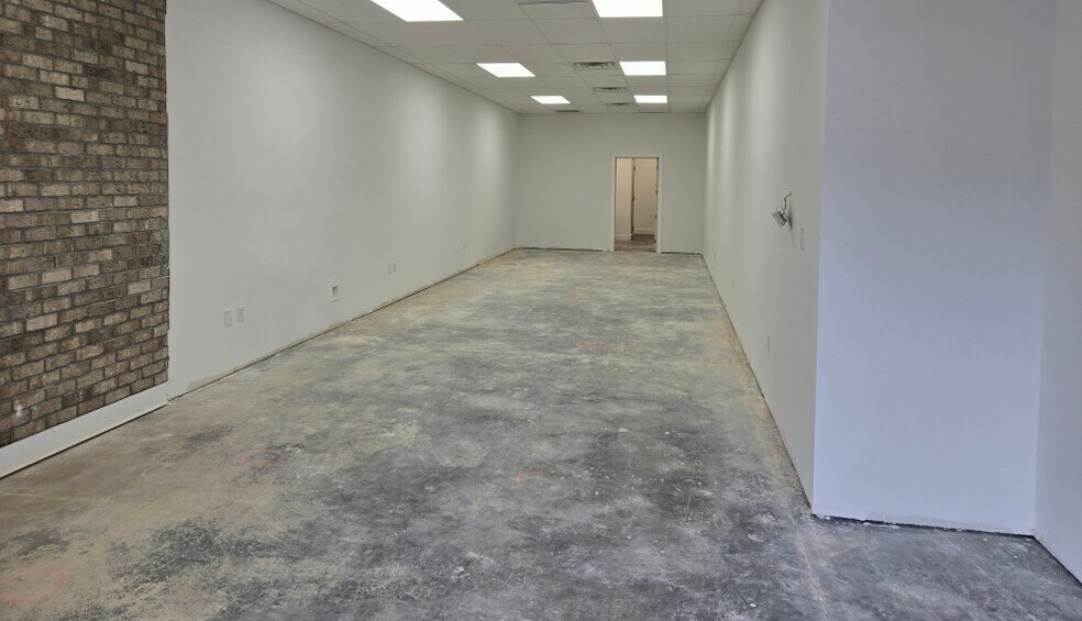 More Photos Of 3321 N Main St, Anderson Storefront Retail Office For Lease