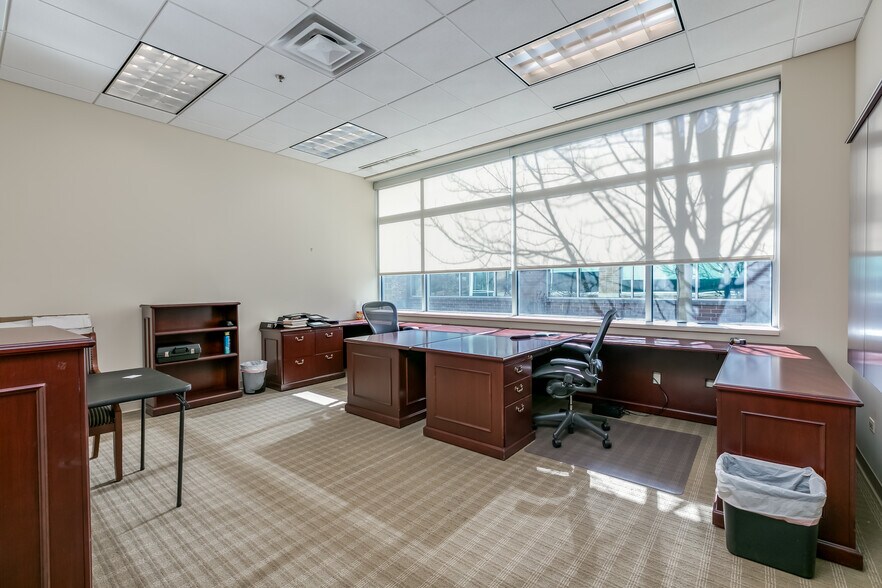 More Photos Of 2624 Patriot Blvd, Glenview Office For Sale