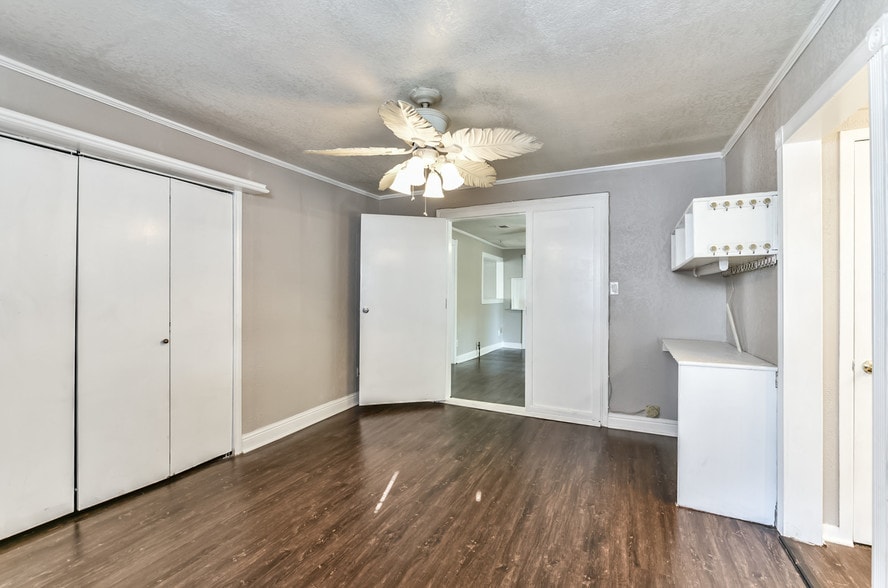 More Photos Of 2745 Wagon Trail Rd, Pearland Auto Repair For Sale