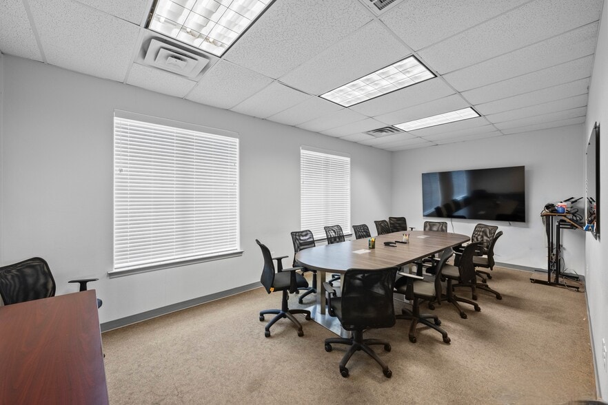 More Photos Of 1921 Corporate Dr, San Marcos Office For Lease