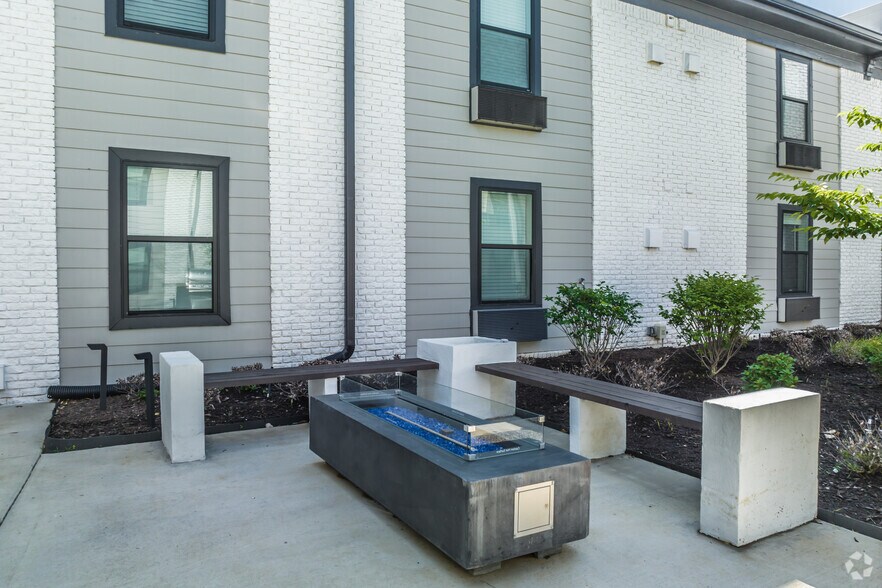 More Photos Of 1030 Poplar Ave, Memphis Apartments For Sale