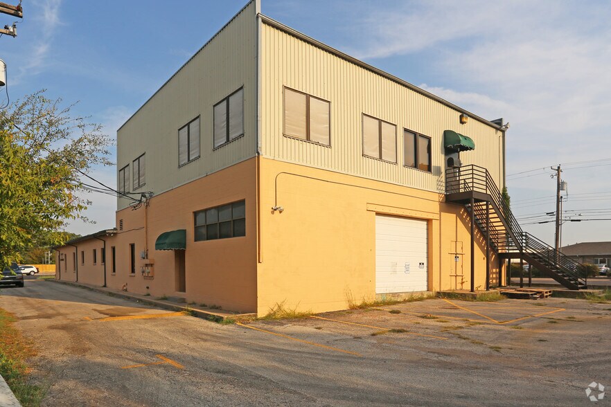 More Photos Of 5205 Airport Blvd, Austin Loft Creative Space For Lease