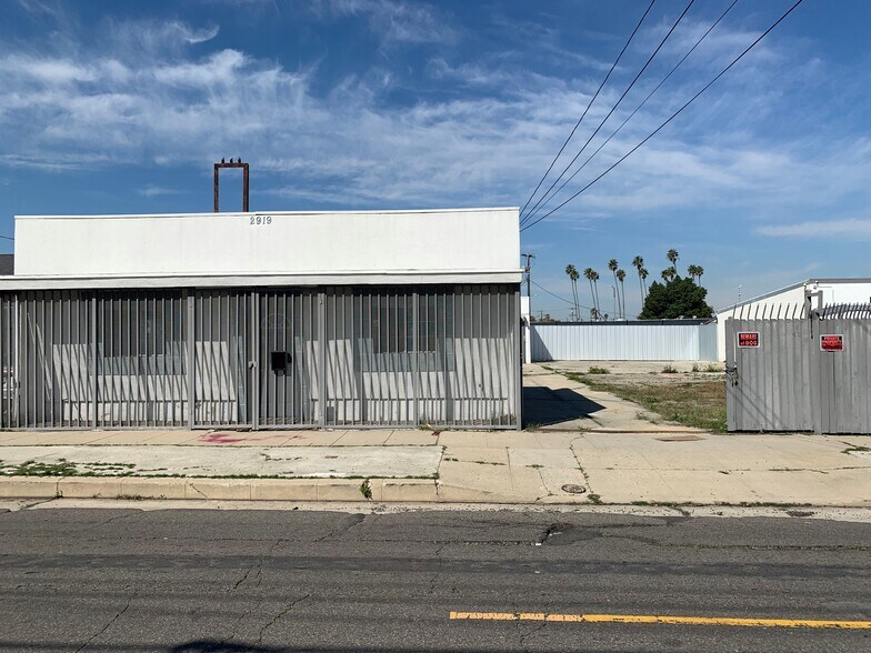 More Photos Of 2915-2919 Southwest Dr, Los Angeles Warehouse For Lease