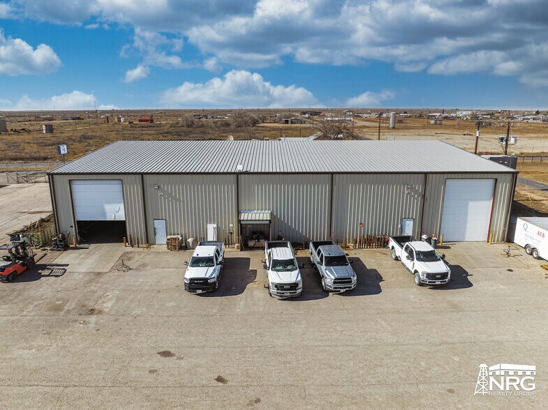 More Photos Of 801 NW 9th St, Andrews Warehouse For Sale