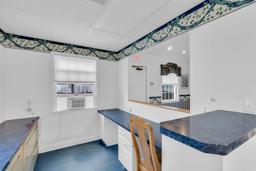 More Photos Of 613 Warren Ave, Spring Lake Office For Sale