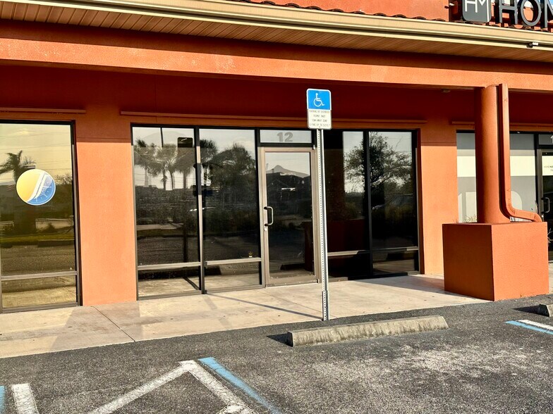 More Photos Of 701 JC Center Ct, Port Charlotte Storefront Retail Office For Lease