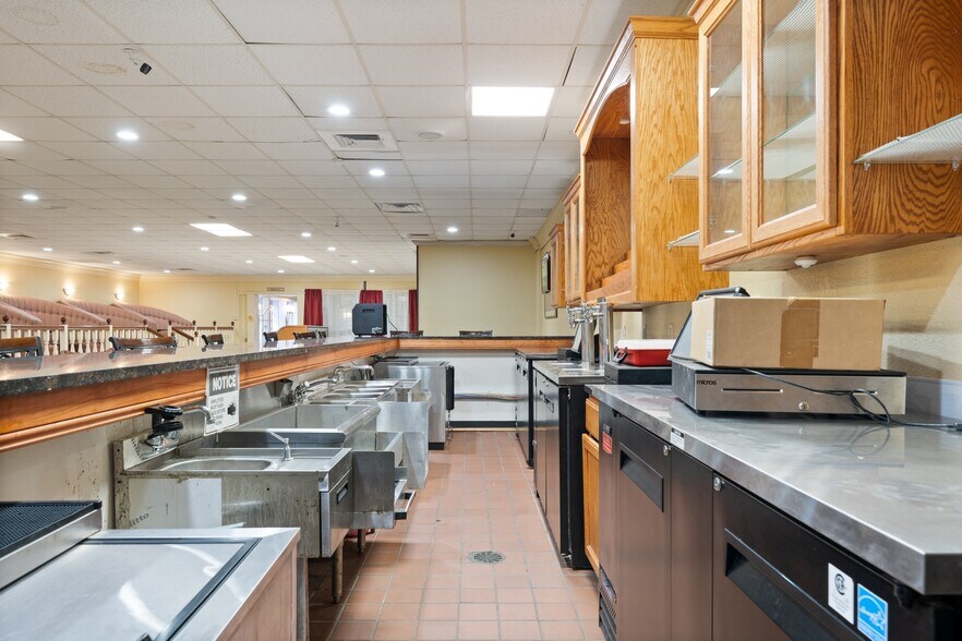 More Photos Of 1530 Cleveland Rd, Sandusky Hotel For Sale