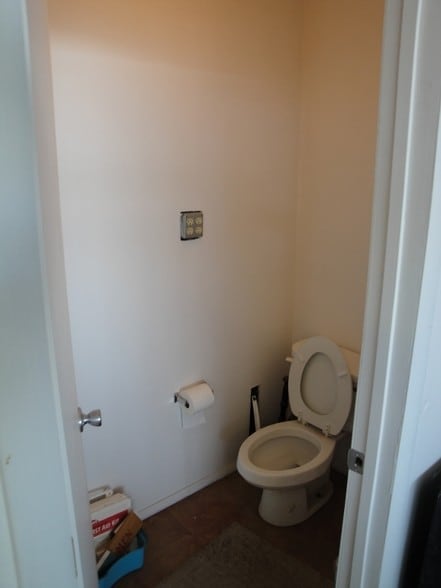 More Photos Of 6891 N Glen Harbor Blvd, Glendale Airplane Hangar For Sale