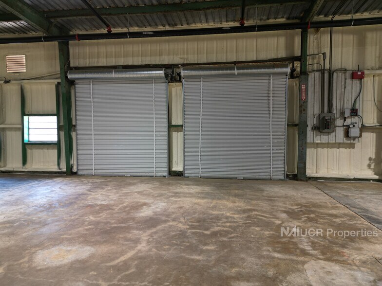 More Photos Of 405 Commerce Park Ave, Canton Warehouse For Lease