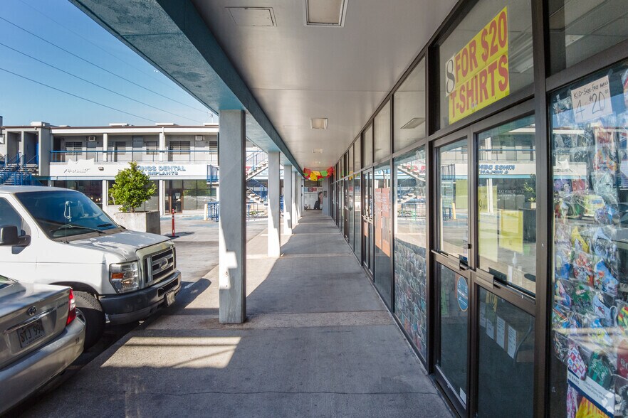More Photos Of 555 N King St, Honolulu Storefront For Lease