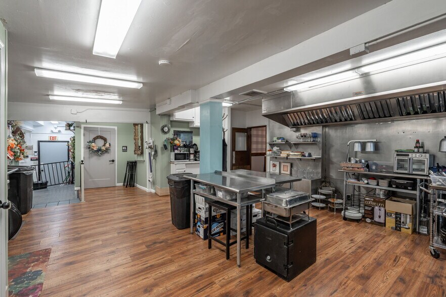 More Photos Of 2516 Willow Creek Rd, Prescott Freestanding For Sale