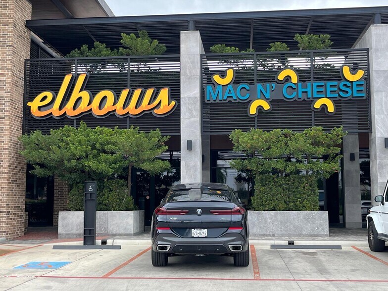 More Photos Of 1401 S Jackson Rd, Pharr Storefront Retail Office For Lease