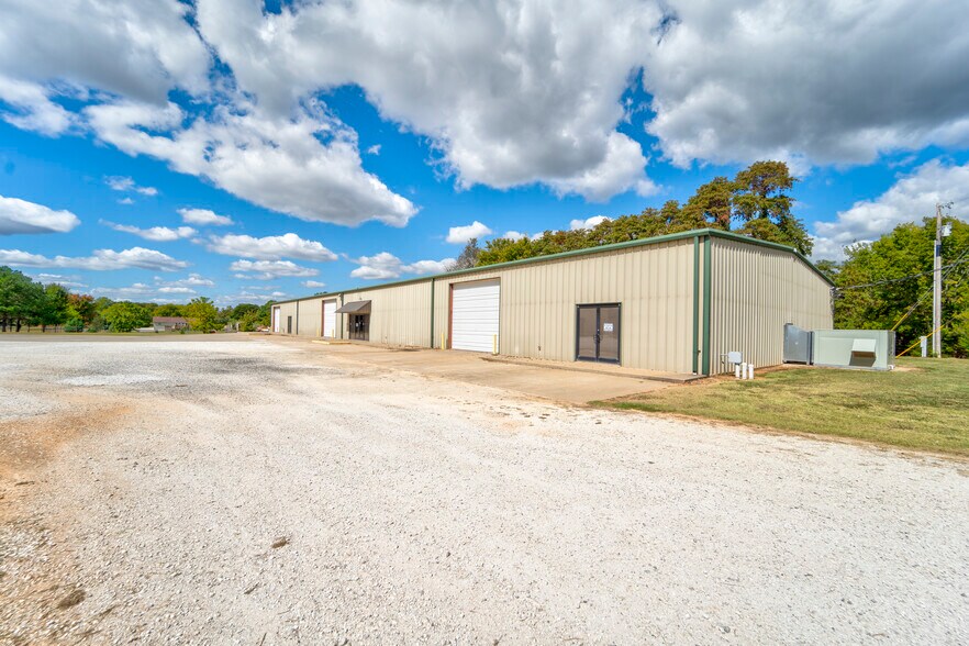 More Photos Of 2594 E Heritage Pkwy, Farmington Warehouse For Lease