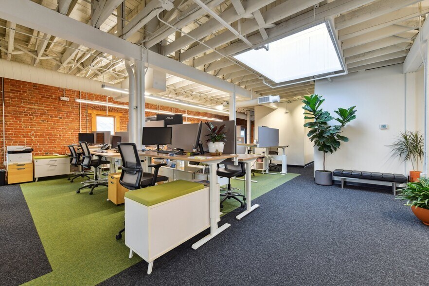 More Photos Of 2911 Walnut St, Denver Showroom For Sale