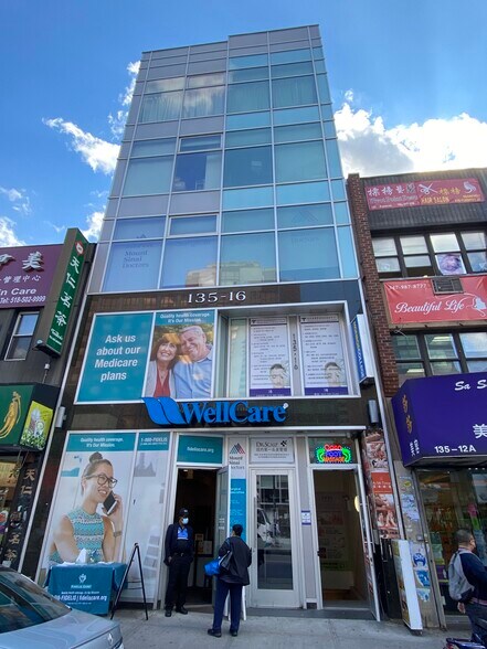 More Photos Of 135-16 Roosevelt Ave, Flushing Medical For Lease
