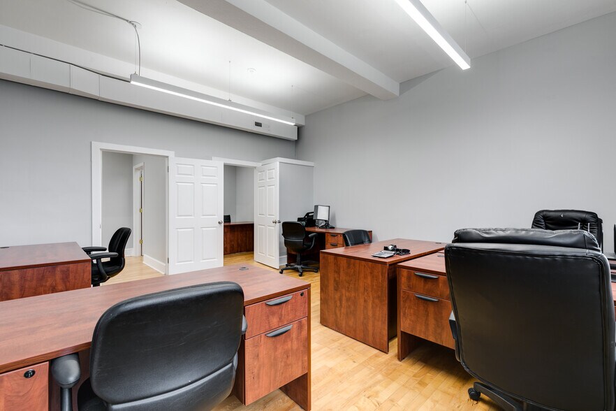 More Photos Of 424 E Grace St, Richmond Bank For Lease