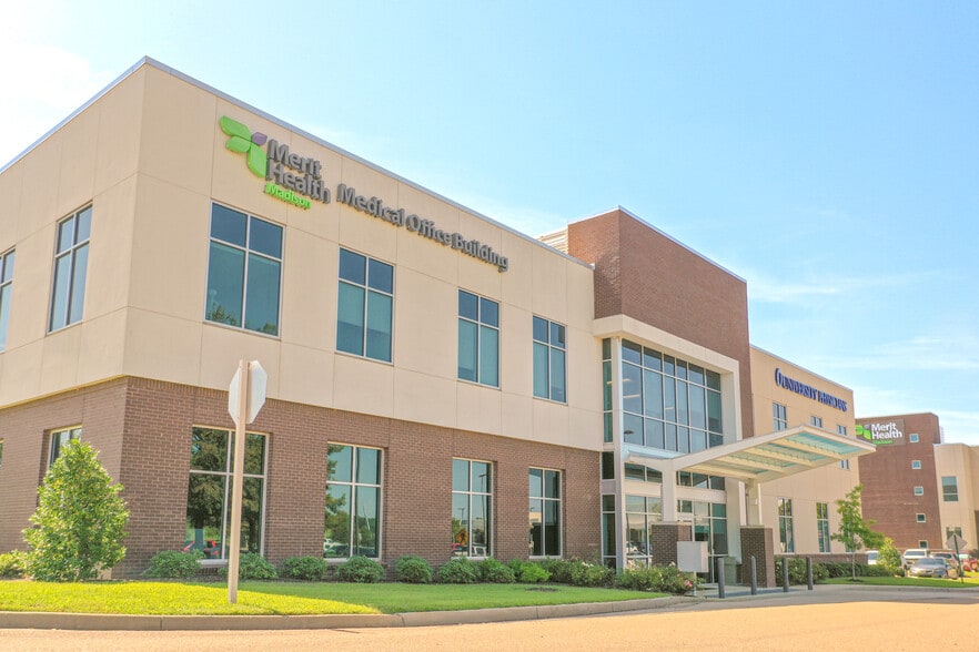 More Photos Of 163 River Oaks Dr, Canton Medical For Lease
