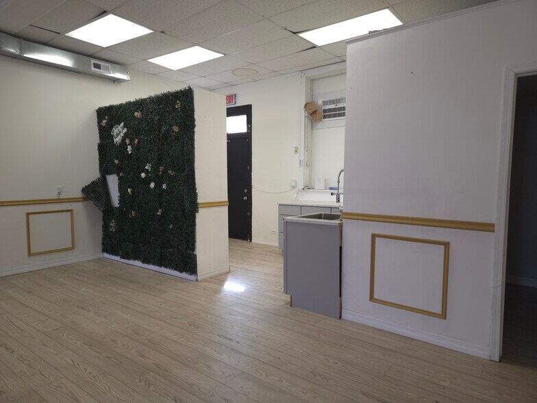 More Photos Of 3013 W Armitage Ave, Chicago Storefront For Lease