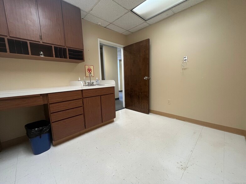 More Photos Of 100 Retreat Ave, Hartford Medical For Sale