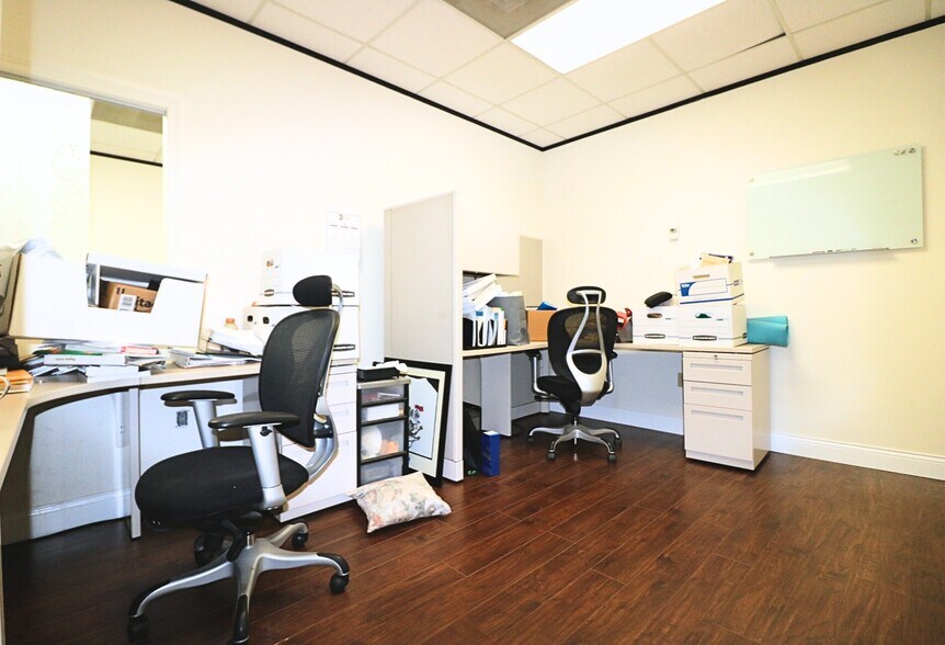 More Photos Of 6100 Corporate Dr, Houston Office For Lease