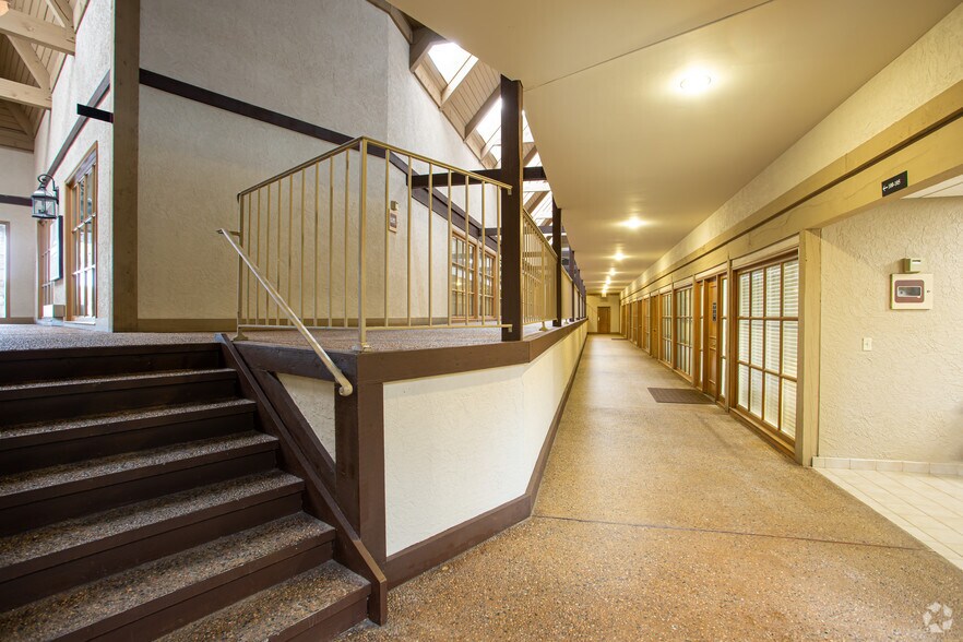 More Photos Of 4444 N Belleview Ave, Kansas City Unknown For Lease