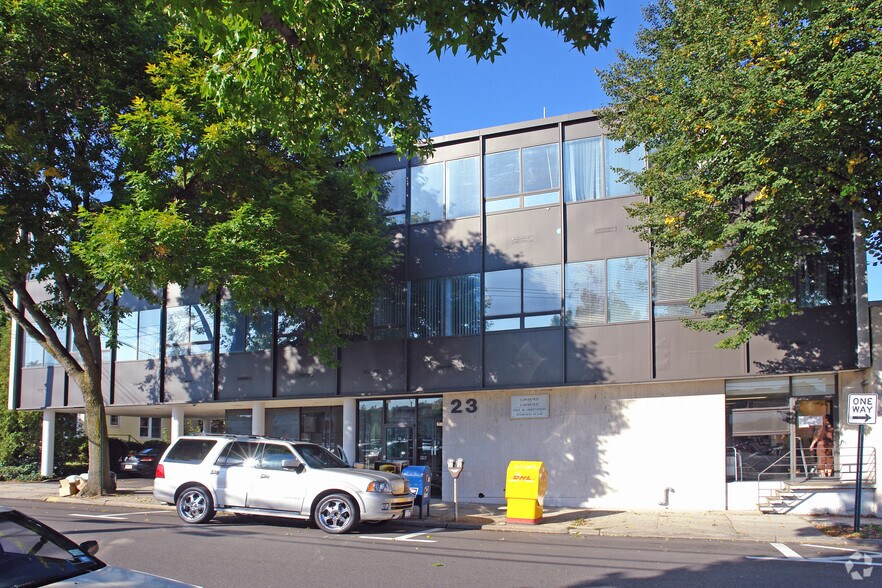 More Photos Of 23 Green St, Huntington Office For Lease
