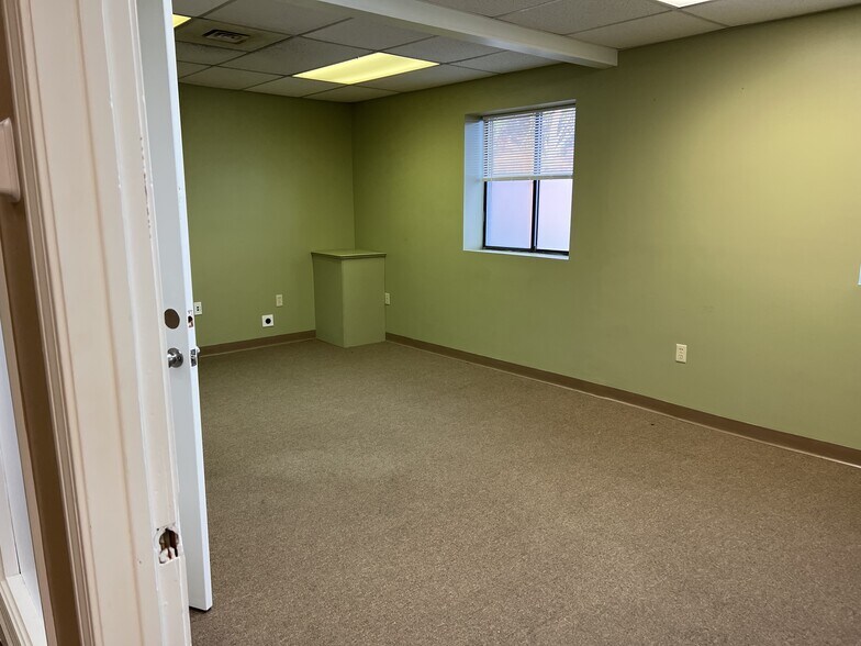 More Photos Of 527 Wolcott St, Waterbury Medical For Lease