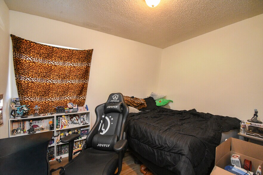 More Photos Of 1805 Rosemary Ave, Victoria Apartments For Sale