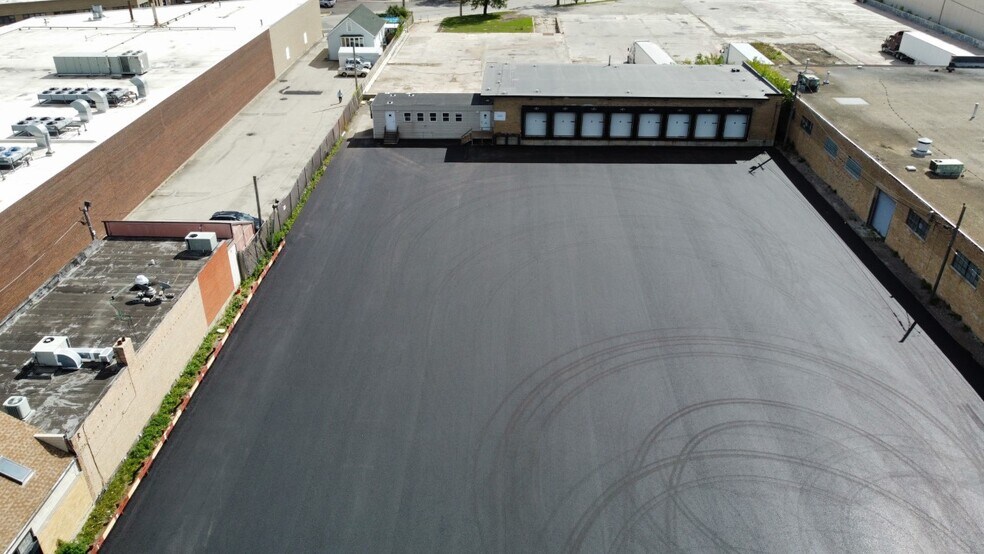 More Photos Of 6105 W Howard St, Niles Warehouse For Sale