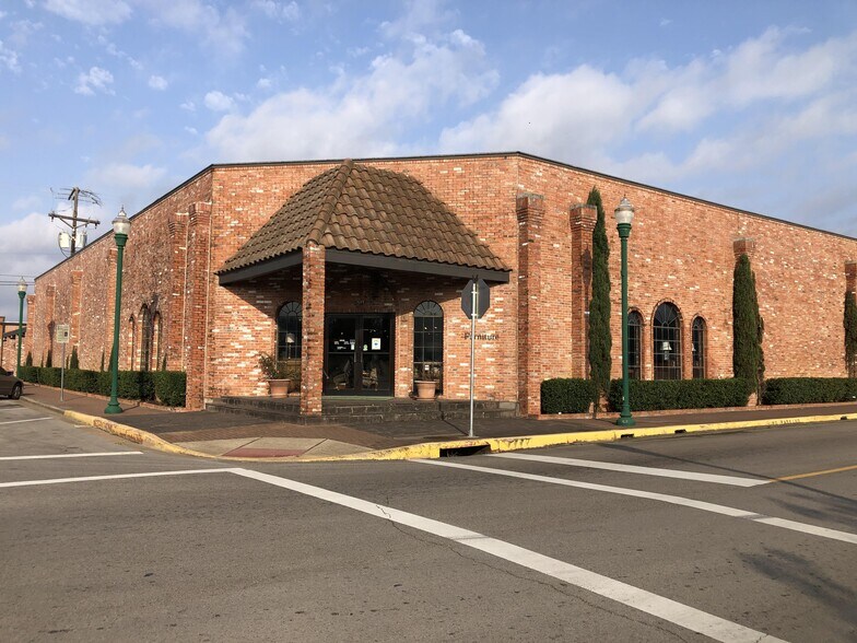 More Photos Of 201 N Pacific St, Conroe Freestanding For Lease