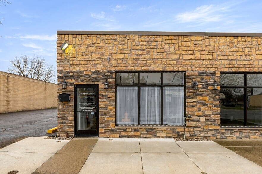 More Photos Of 25033-25037 W Warren St, Dearborn Heights Freestanding For Lease
