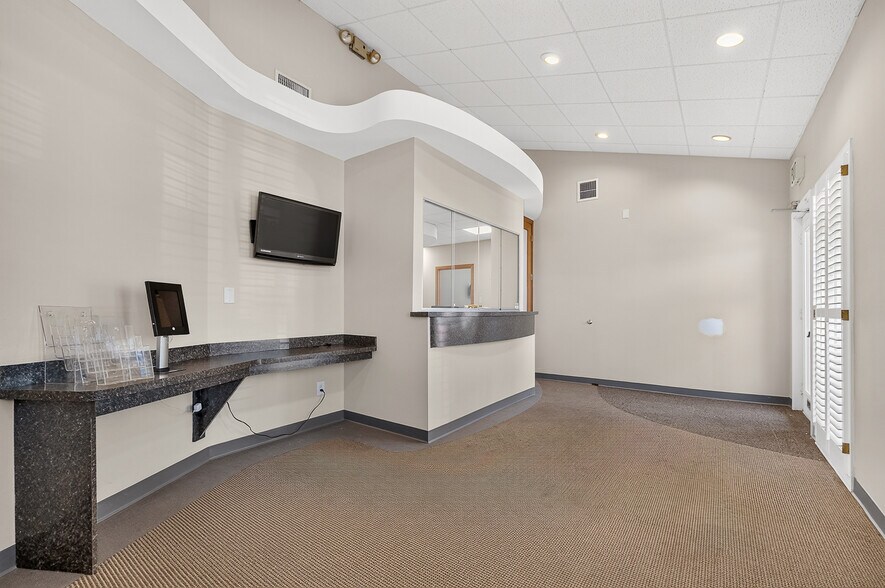 More Photos Of 8202 Clearvista Pky, Indianapolis Office For Sale