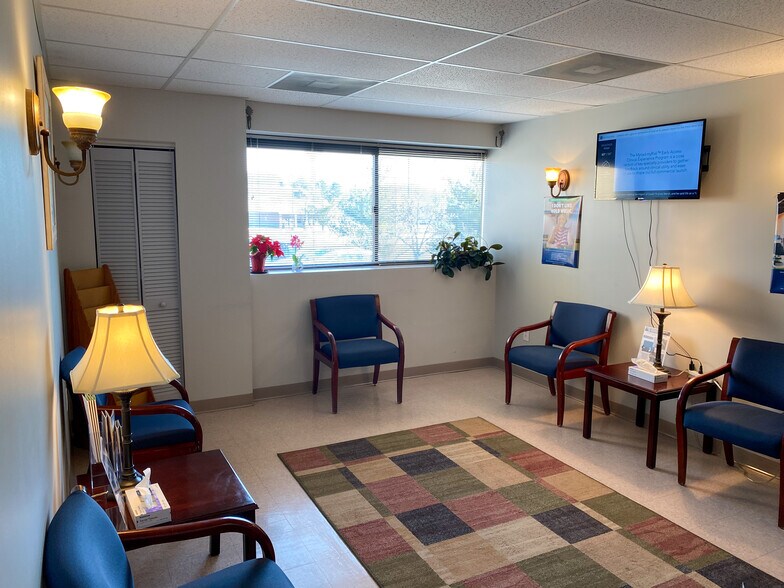 More Photos Of 26005 Ridge Rd, Damascus Medical For Lease