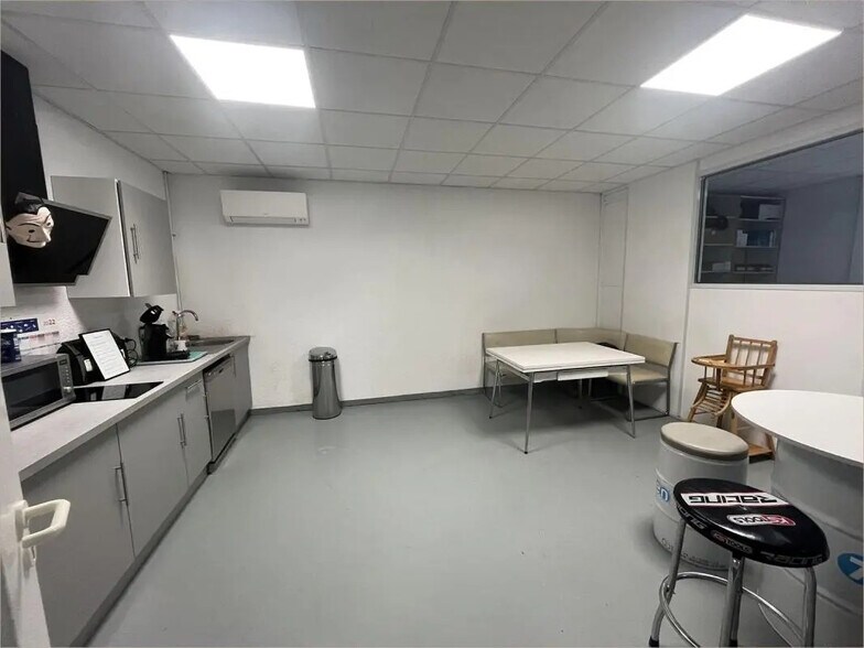 More Photos Of 18 Avenue Didier Daurat, Toulouse Office For Lease