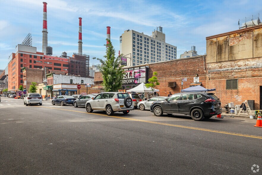 More Photos Of 10-01-10-03 40th Ave, Long Island City Warehouse For Lease