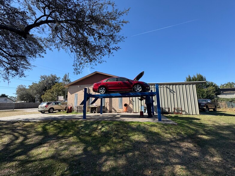 More Photos Of 38525 Palm Grove Dr, Zephyrhills Auto Repair For Sale