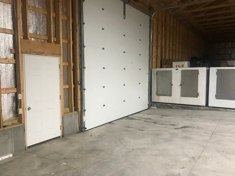 More Photos Of 25817 State Hwy 64, Pittsburg Supermarket For Sale
